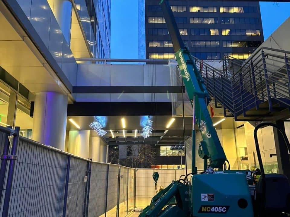 Efficient Facade Maintenance: How Mini Cranes Take Buildings to New Heights